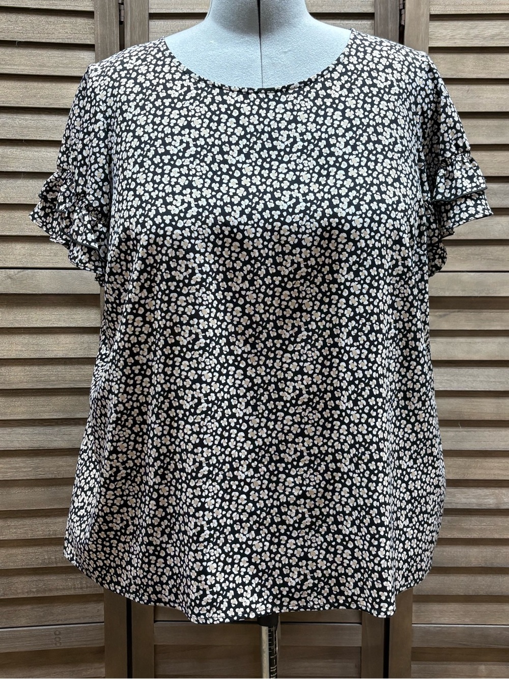 Lane Bryant Black and White Floral Short Sleeve Blouse